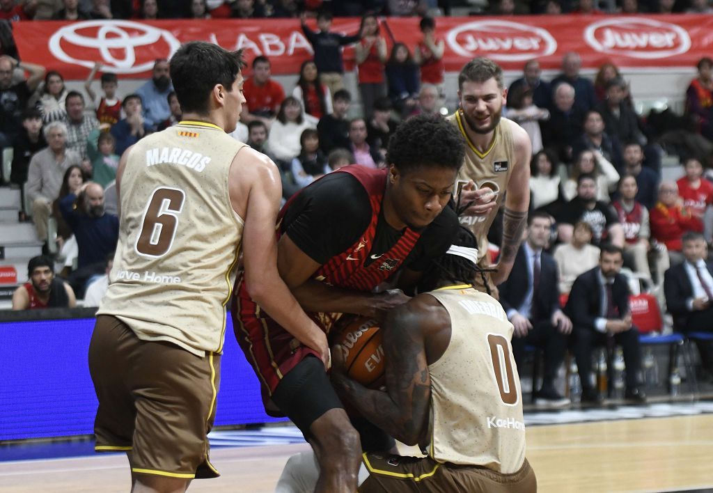 Todas las imágenes del partido del UCAM Murcia contra el Bàsquet Girona
