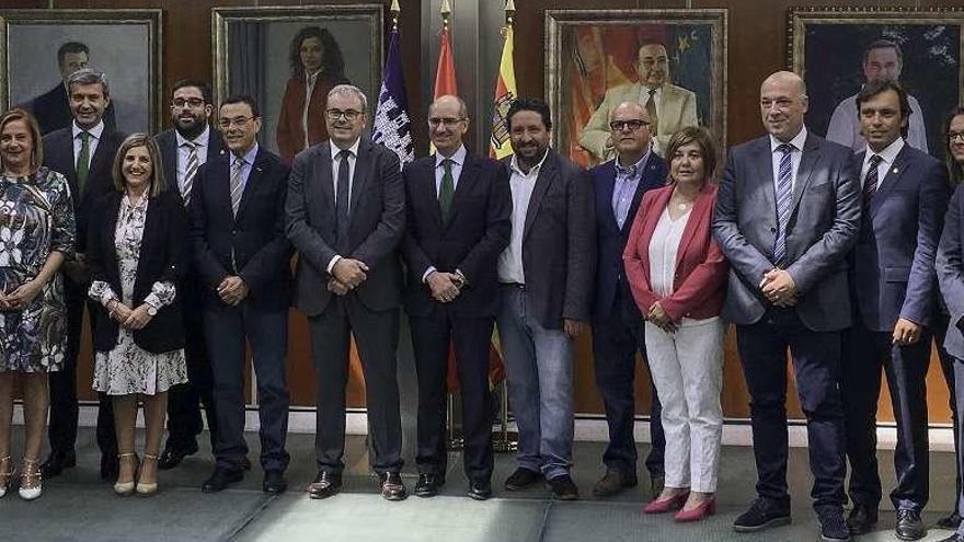 Reunión de presidentes de diputaciones y cabildos. // FdV