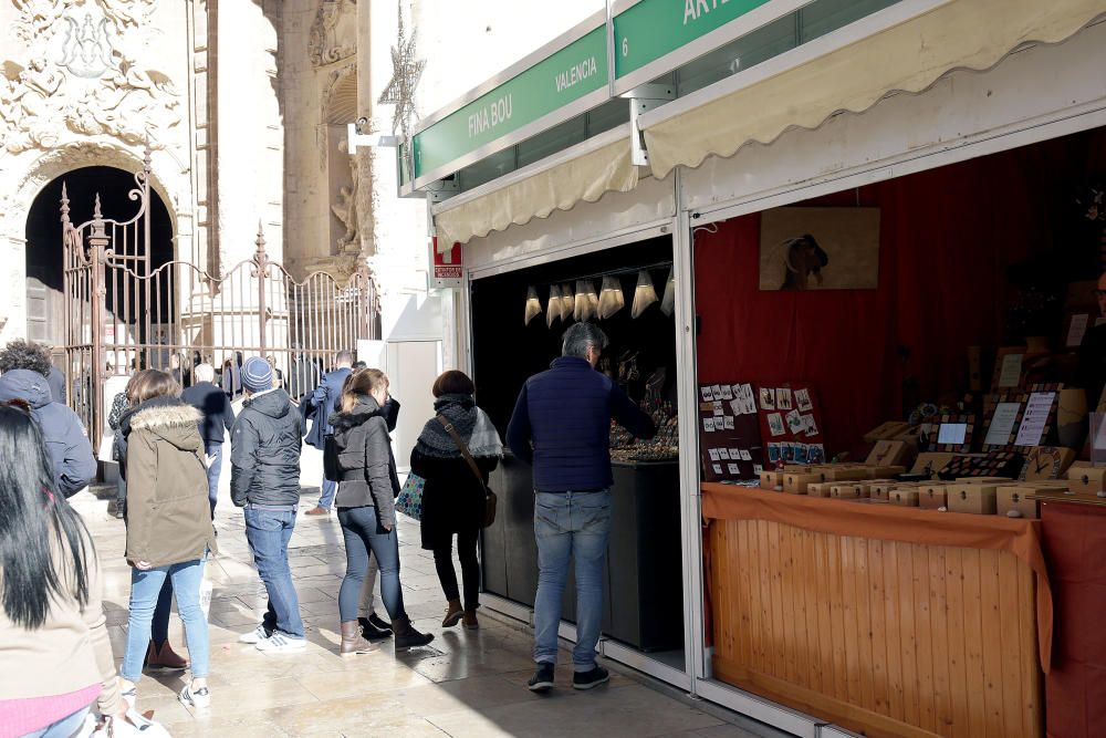 Primer día de los árboles de Navidad, pista de patinaje sobre hielo y el tiovivo del ayuntamiento