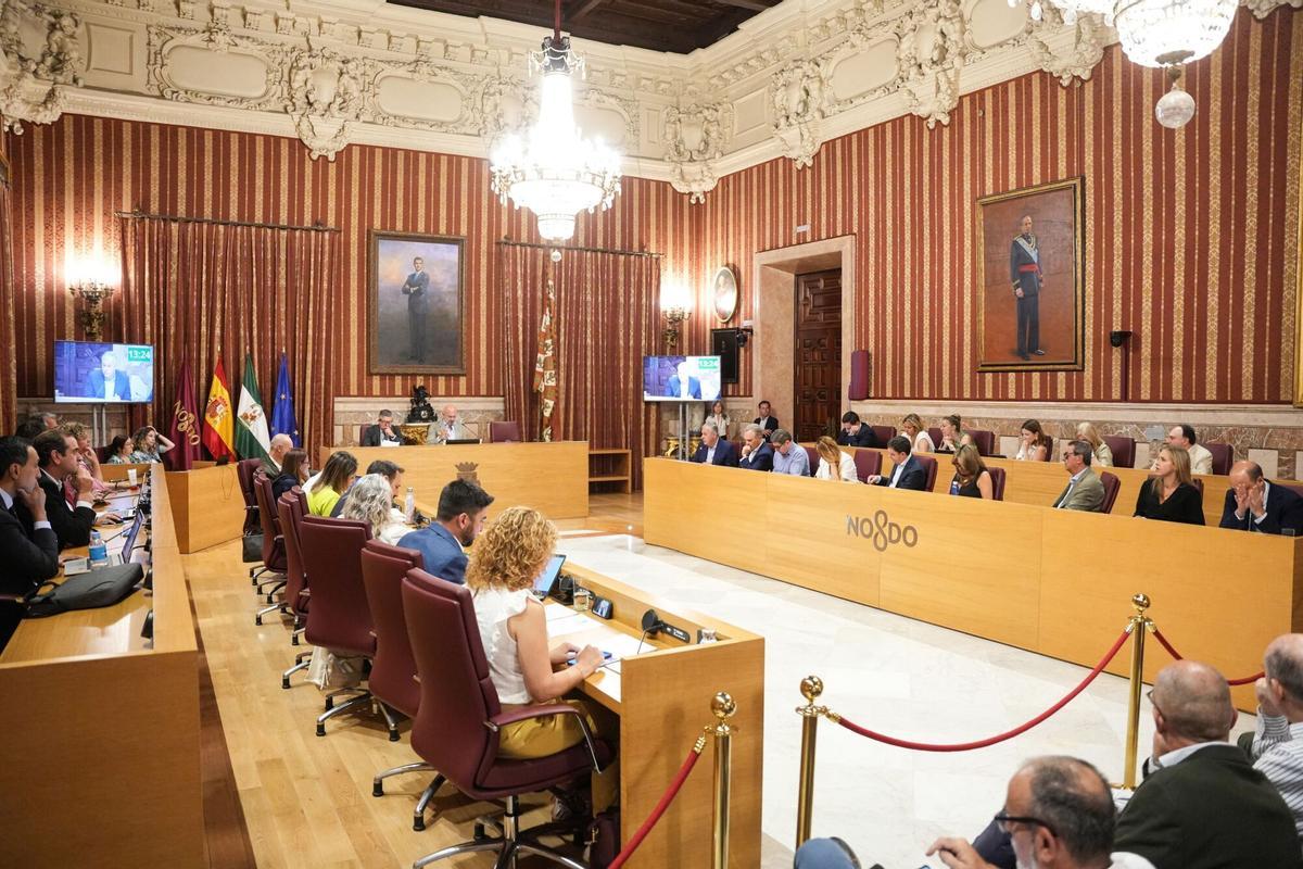 El pleno del Ayuntamiento de Sevilla, en una imagen de archivo. Ganará dos concejales más al tener 700.000 habitantes