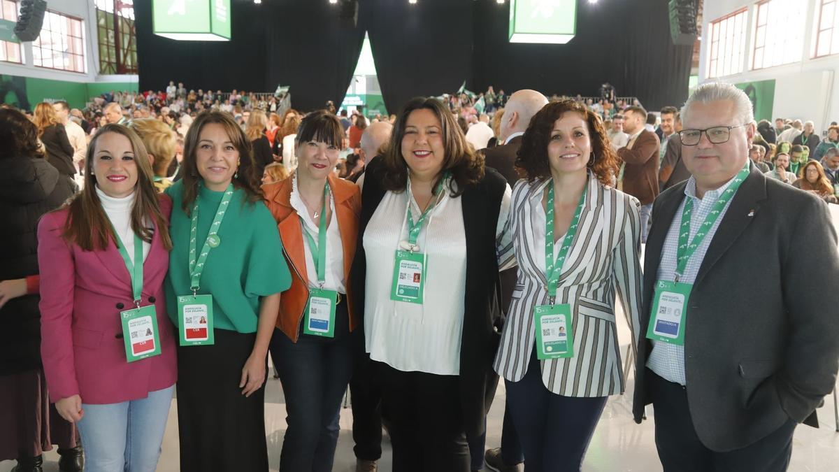 Esther Ruiz, Isabel Ambrosio, Vicky Fernández, Lola Amo, Raquel Casado y Esteban Morales, hoy en Granada..