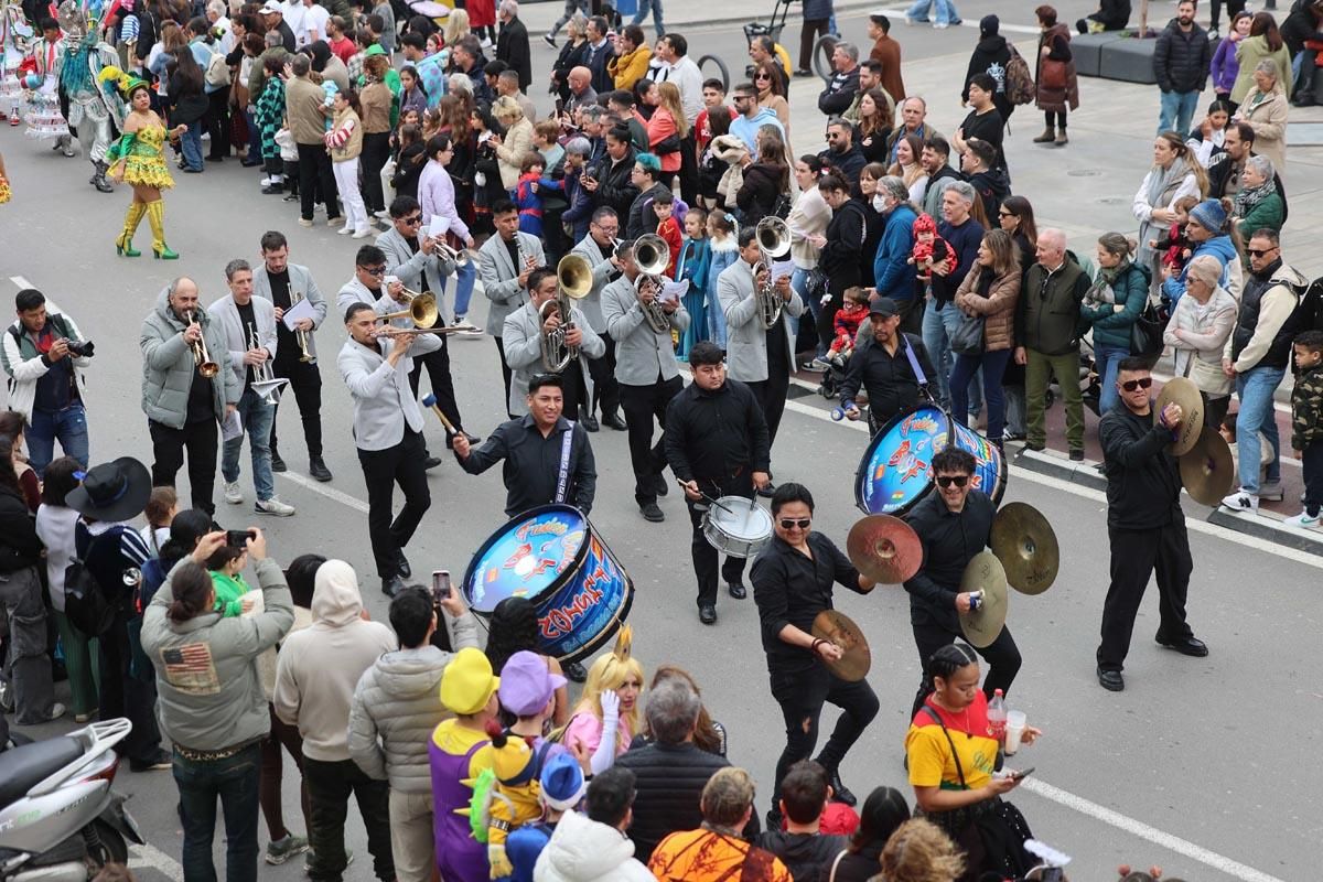 Búscate en las imágenes de la rúa de Carnaval de Ibiza
