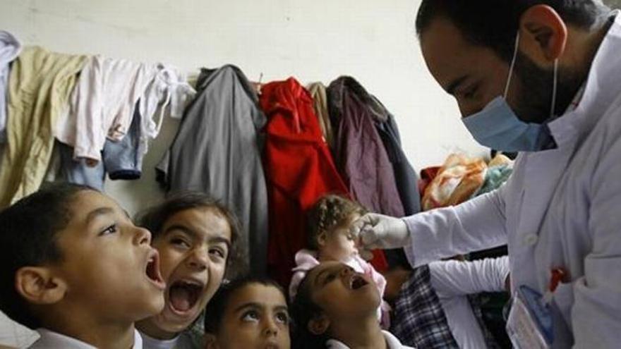 Dos médicos alemanes advierten del riesgo de la polio en Europa por el brote en Siria