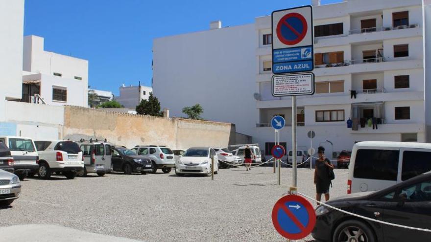 Aparcamiento cercano a s&#039;Alamera.