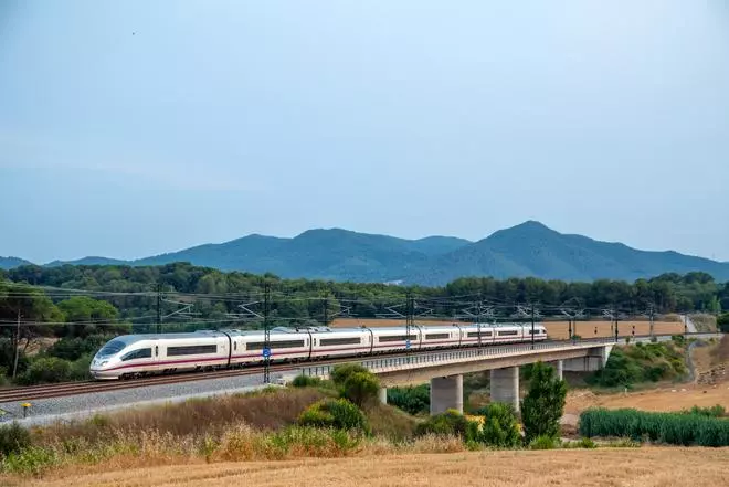 Así es el AVE que une Madrid y Asturias: esta semana empieza su aventura