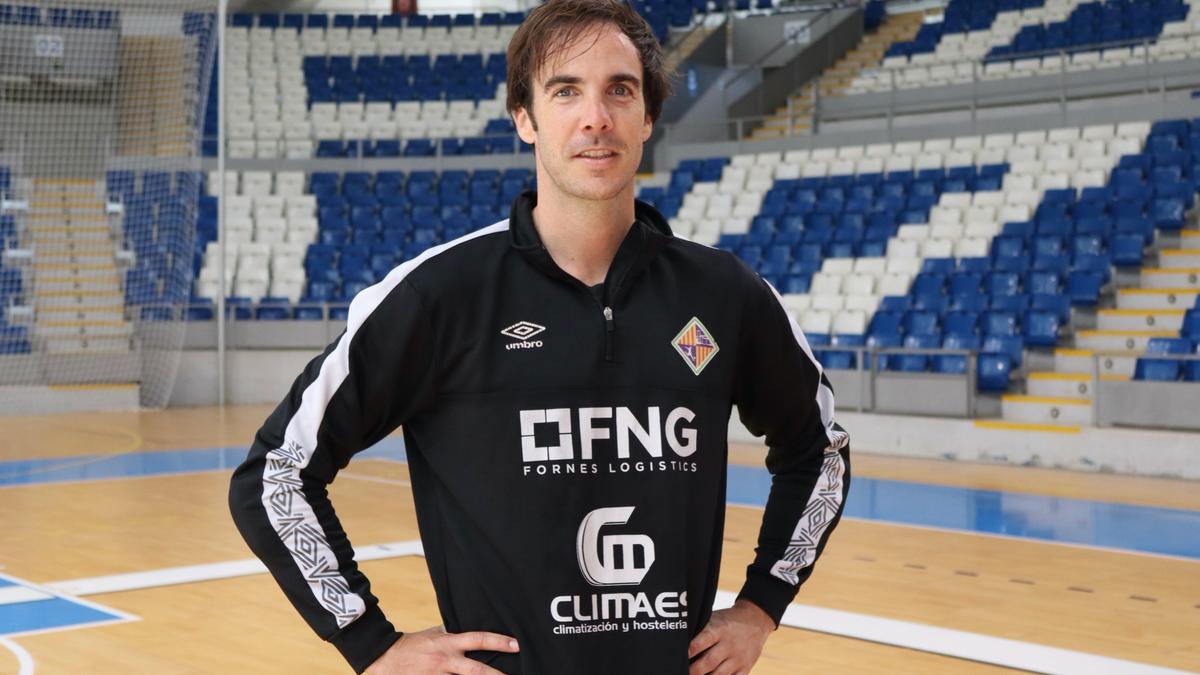 Carlos Barrón posa en Son Moix tras su reaparición en los entrenamientos con el Palma Futsal.