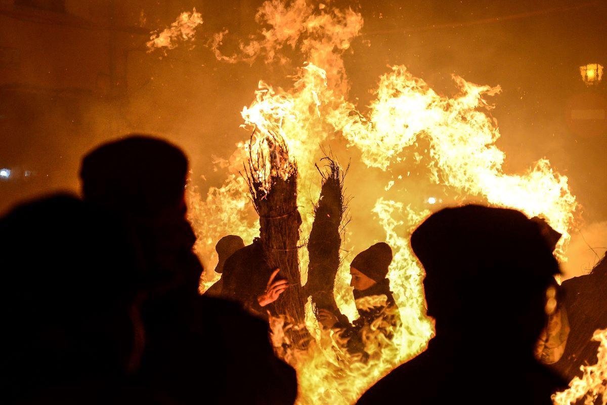 La provincia de Cáceres celebra el 'Día de la Pura' bajo el fuego