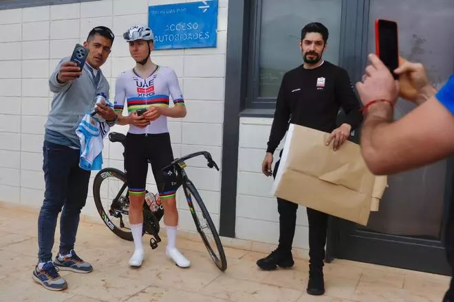 Pogacar entrena en el Velódromo Luis Puig de València para asaltar Roubaix y un nuevo Tour