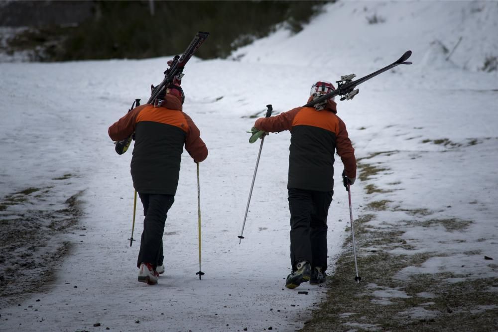 Se hace la nieve en Ourense. // Brais Lorenzo