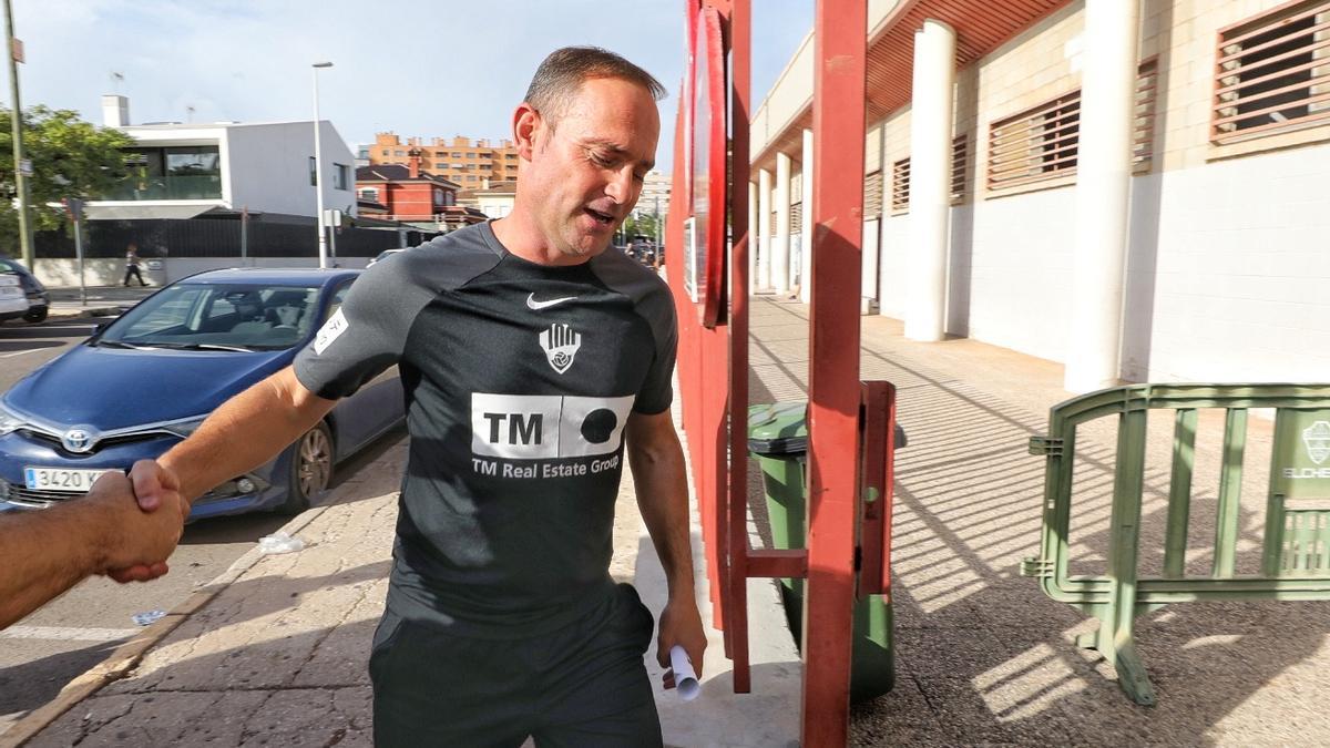 Nino comienza su carrera en solitario en los banquillos