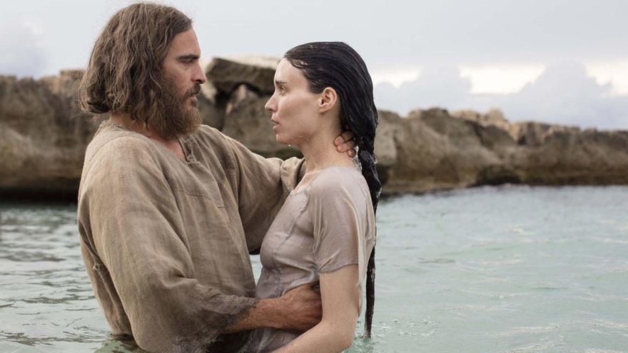Una de las escenas de la película «María Magdalena» (2018), con Rooney Mara y Joaquin Phoenix.