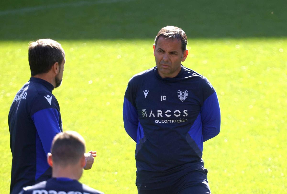 Sesión de entrenamiento del Levante UD - Superdeporte