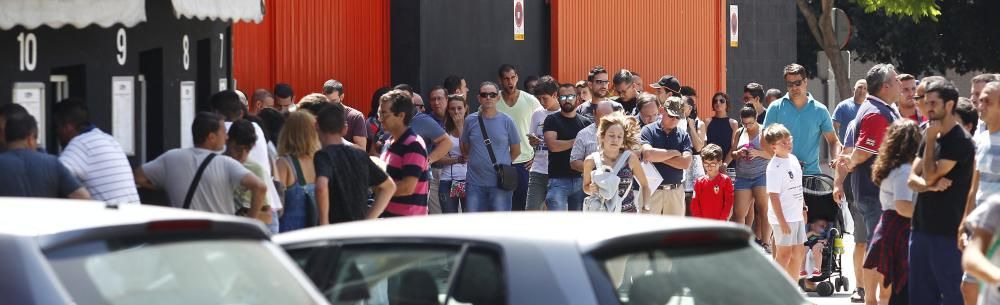 Colas en las taquillas de Mestalla