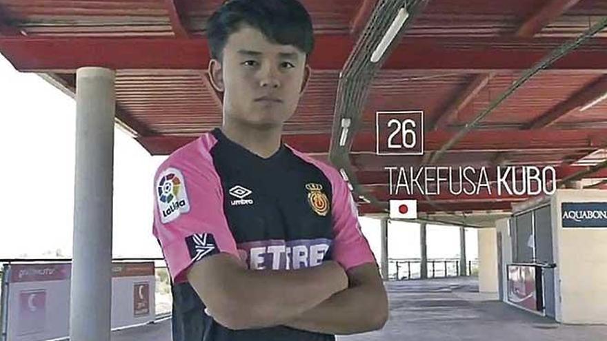 Takefusa Kubo, en el estadio de Son Moix, donde hoy puede debutar con el Real Mallorca.