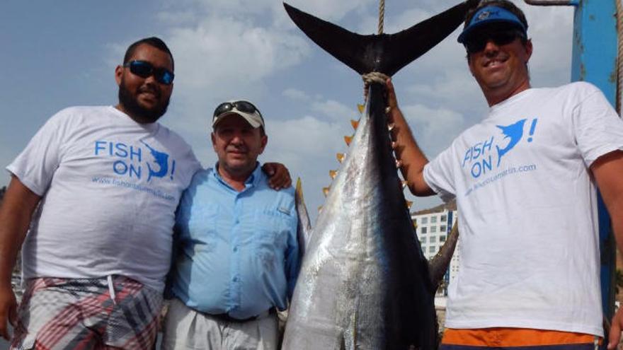 Atún de 141 kilos pescado en el &#039;Fish On&#039; en la primera jornada.