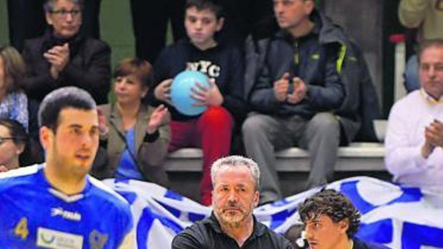 Javier Barrios durante el último partido en el Municipal. // G. Santos