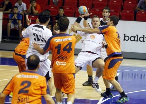 El partido entre Balonmano Aragón y Palma del Río, en imágenes