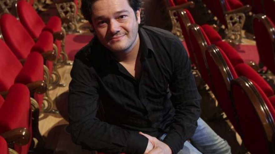 Arturo Chacón-Cruz, en la tarde de ayer, en el patio de butacas del teatro Campoamor.