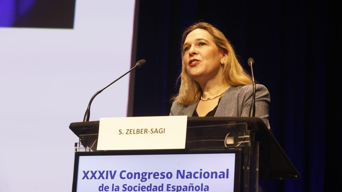 La nutricionista de la Universidad de Haifa, Shira Zelber, durante su intervención en el congreso de la Sociedad Española de Diabetes.