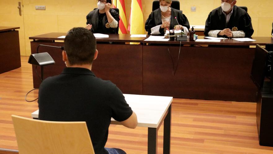 Jutgen un pare que s&#039;enfronta a 11 anys de presó per abusar de la filla de 13 mentre dormia a Blanes