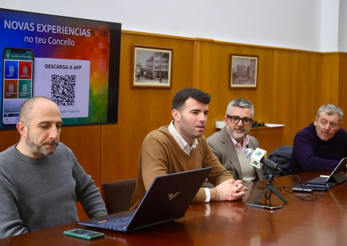 Brais Seco, junto a Gonzalo Louzao, Manuel Magariños y Javier Ramos.