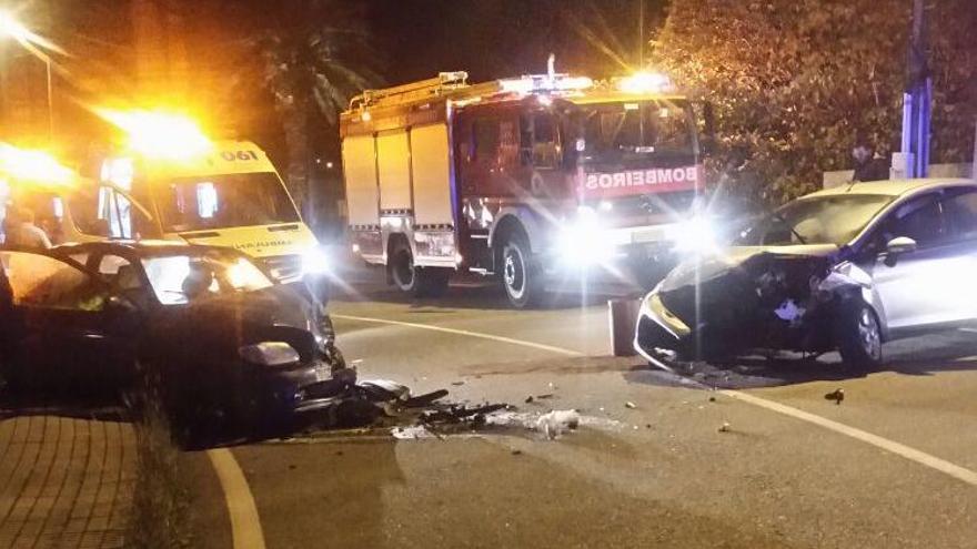 Imagen de la colisión entre los dos vehículos en la carretera de Aios a Noalla.