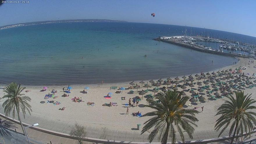 Noch immer gut besucht: der Strand von Can Pastilla am späteren Donnerstagnachmittag (15.6.).