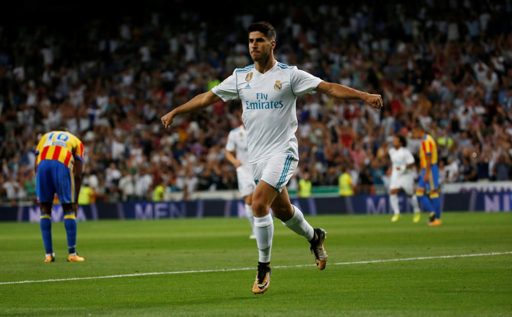 Instantes del partido disputado ayer entre el Valencia CF y el Real Madrid.