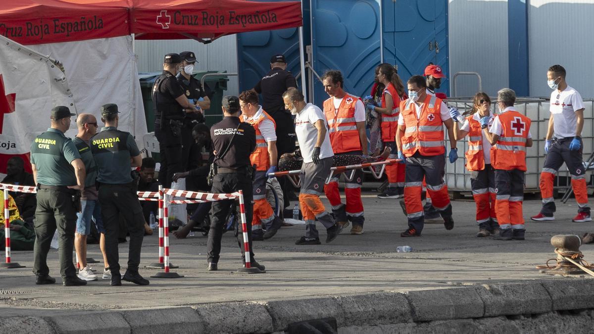 Llega a Tenerife un cayuco con 136 inmigrantes  bordo