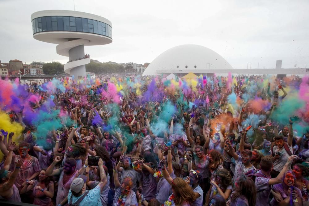 Holi Party en el Niemeyer