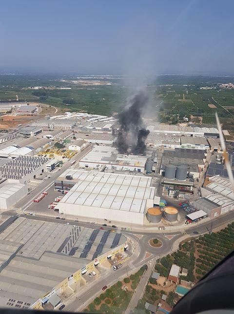 Incendio en la nave de Grefusa en Alzira