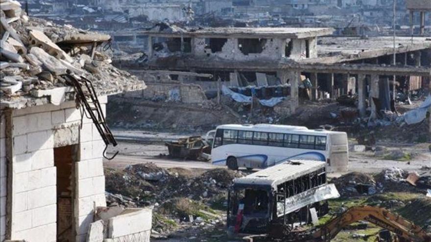 El pacto entre el régimen de Damasco y los rebeldes permite la reanudación de la evacuación de Alepo