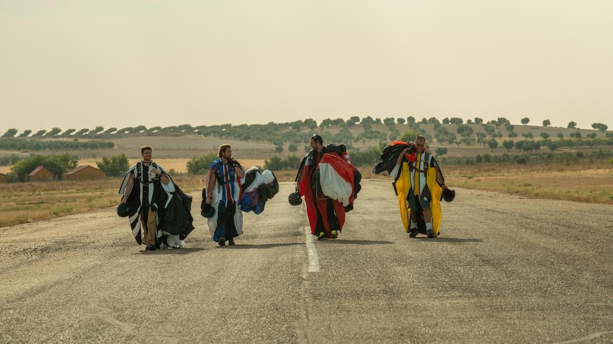 La brutal historia de la pandilla maldita del salto base ha sido llevado al cine por Salvador Calvo.