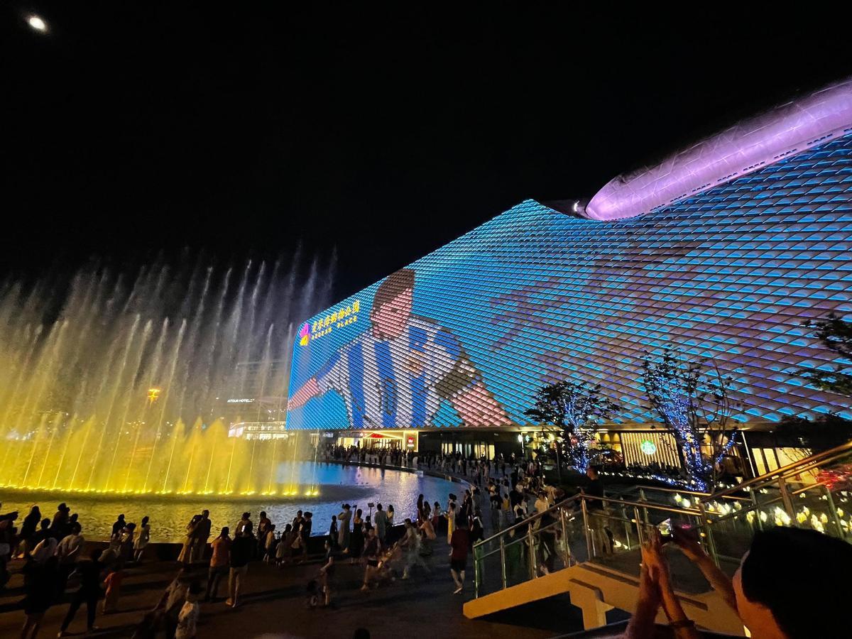 Foto: Messi aparece en una enorme pantalla LED en Shanghai