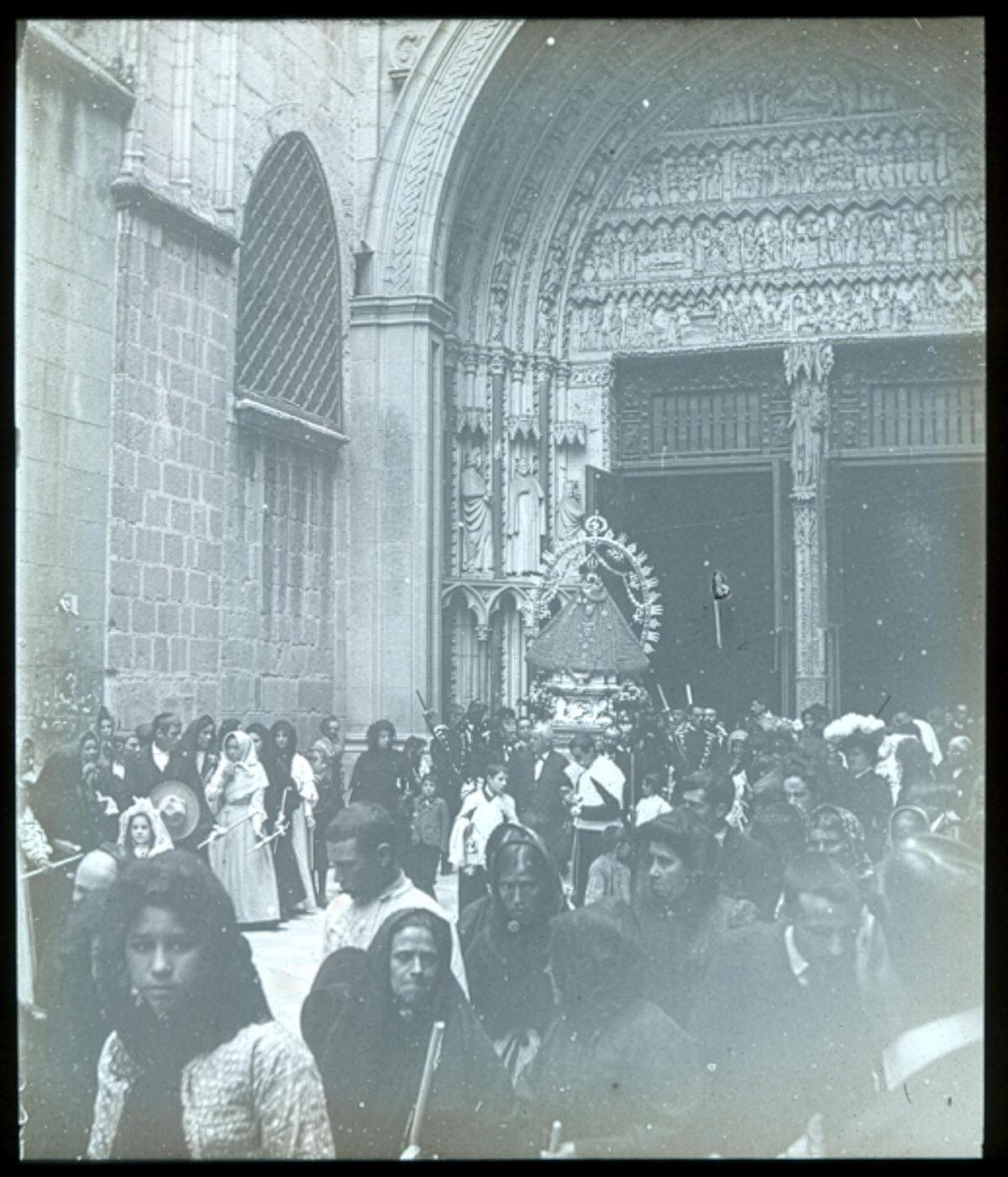 Las fotos antiguas para descubrir la otra cara de la Catedral de Toledo