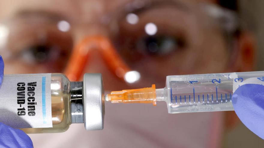 Oxford seguirà amb les proves de la seva vacuna malgrat la mort d&#039;un voluntari