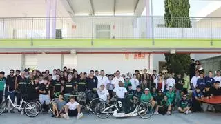 Del aula al sillín: estudiantes de Ibiza se ponen a prueba sobre bicicletas adaptadas