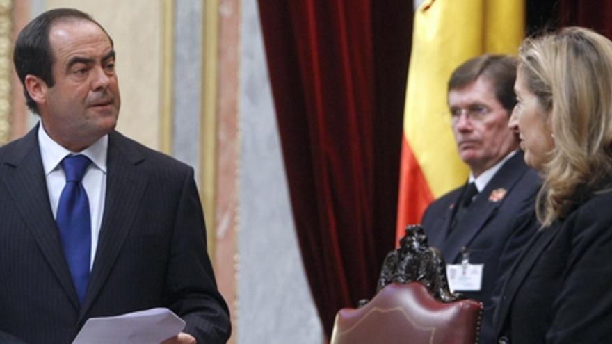 osé Bono toma juramento a la vicepresidenta segunda del Congreso, Ana Pastor, ayer en Madrid.