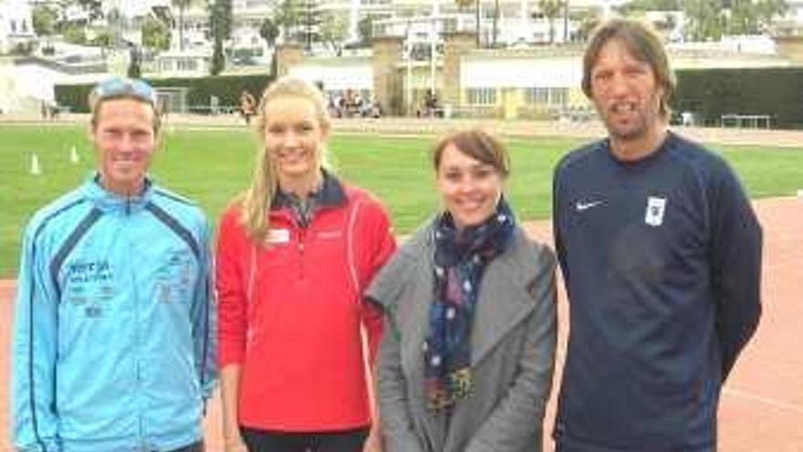 La noruega Katarina Mögenburg, junto a Ola Karlsson, Gema García y su padre.