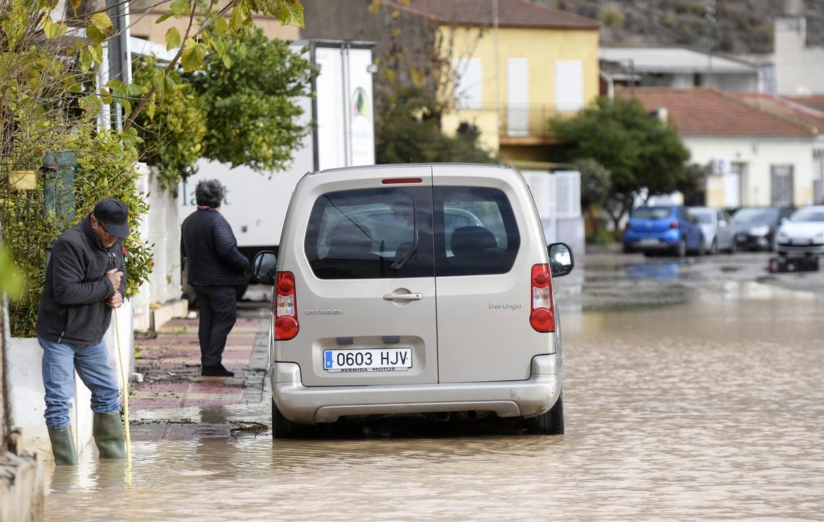 Así han dejado las lluvias las calles de Cobatillas