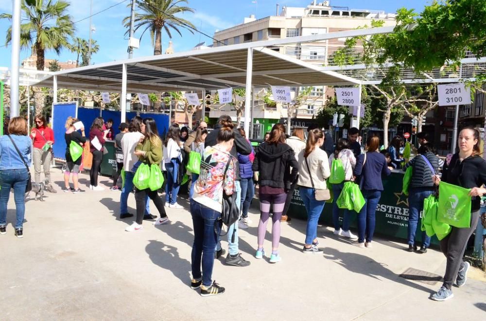 Entrega de dorsales de la III Carrera de la Mujer