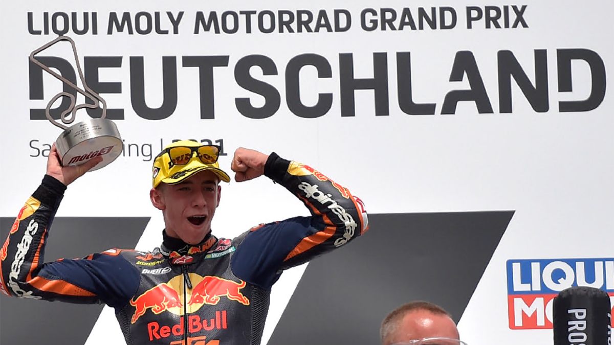 Pedro Acosta celebra la victoria en el GP de Alemania