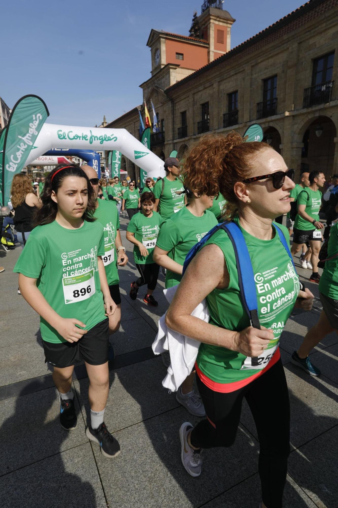 EN IMAGENES: La "marea verde" de la marcha contra el cáncer de Avilés