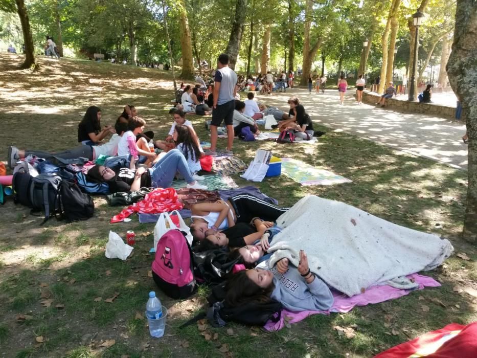 Ambiente en Castrelos horas antes del concierto de Operación Triunfo // J. Lores