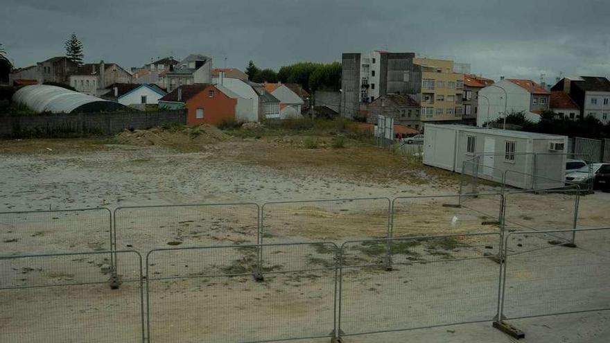 Parcela de la guardería vilaxoanesa donde aparecdieron redes viejas de saneamiento y pluviales. // I. Abella