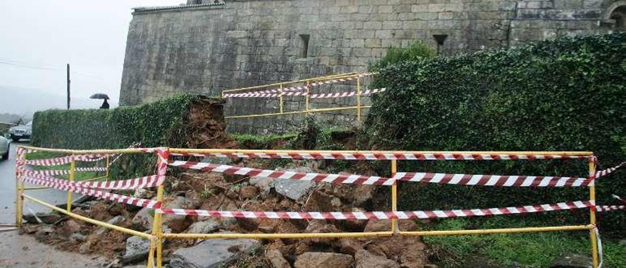 El muro está vallado para evitar accidentes. // Bernabé/Gutier