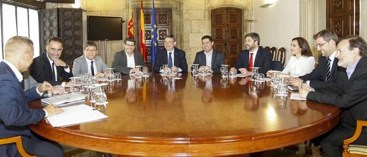 Alcoi, Ibi y Ontinyent piden ayuda al Consell para la mejora de los polígonos industriales