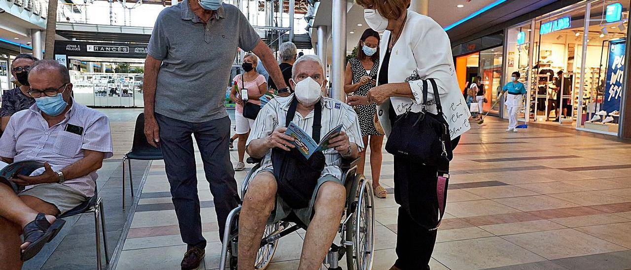 Un momento del acto celebrado el sábado en el Centro Comercial la Vital. | NATXO FRANCÉS