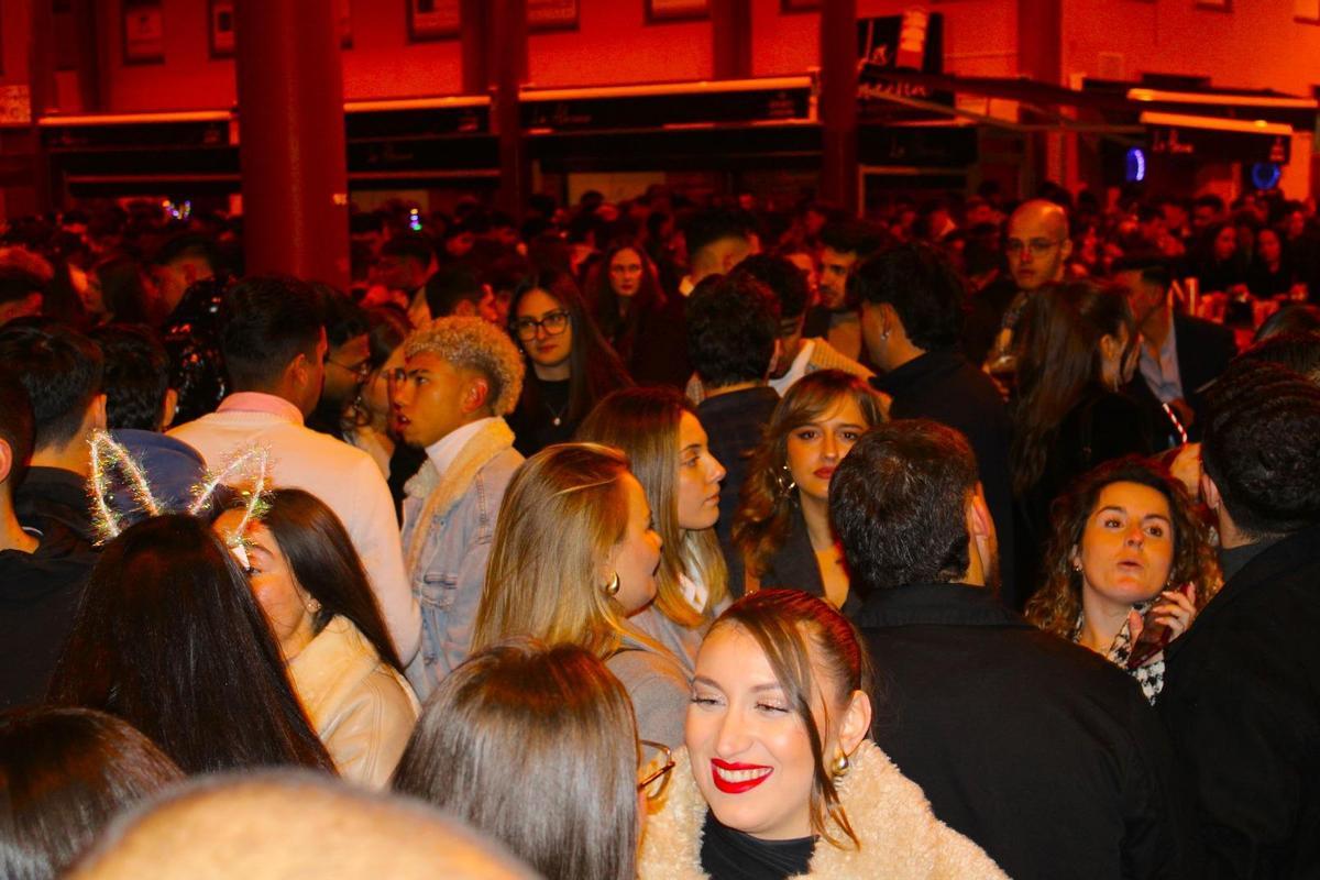 Plaza Arcoíris de Lorca, abarrotada, durante la pasada Navidad.
