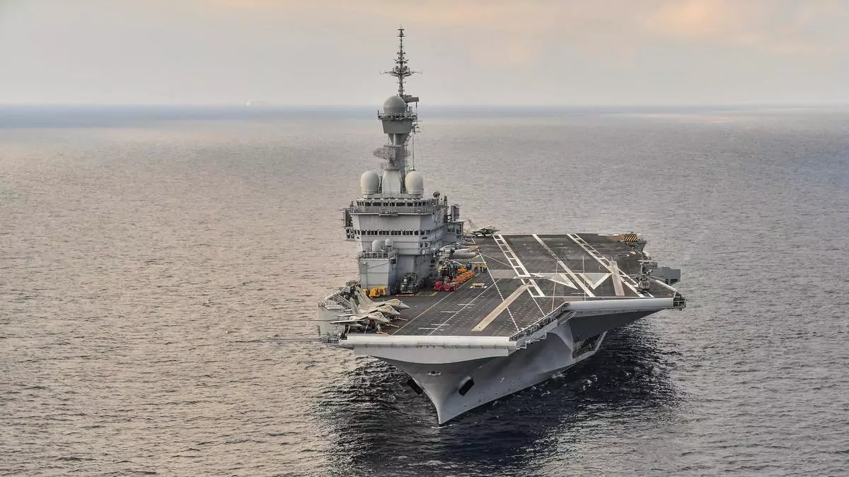 Francia impulsará una coalición para "reanudar y asegurar el tráfico" en el estrecho de Ormuz